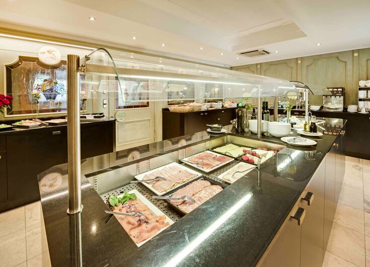 Frühstücksbuffet im Reschenhof in Mils