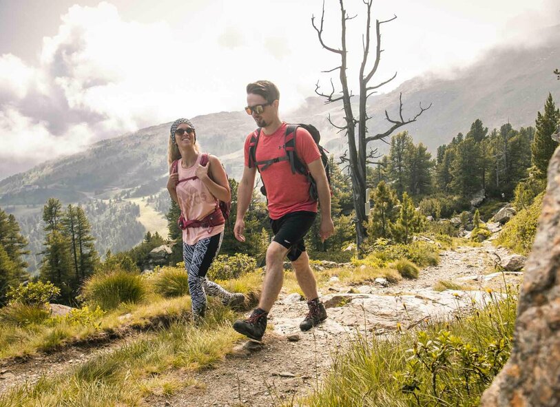 Wanderer auf dem Zirbenweg