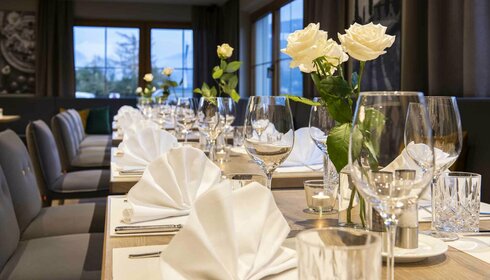 Our banqueting halls Gedeckte Tische im Restaurant des Reschenhofs