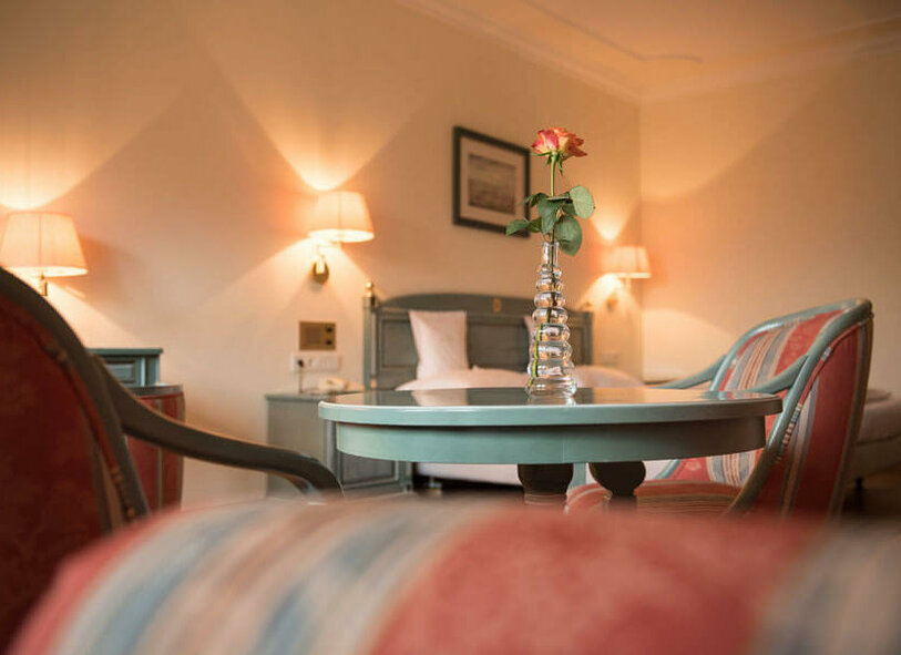 Hotelzimmer im Reschenhof Hotelzimmer mit schöner Beleuchtung