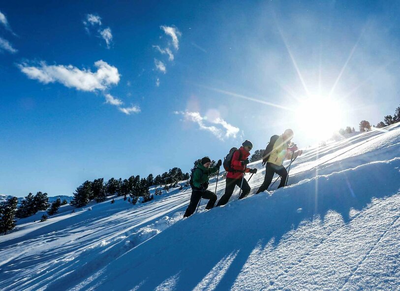 Schneeschuh-Wanderer in Tulfes