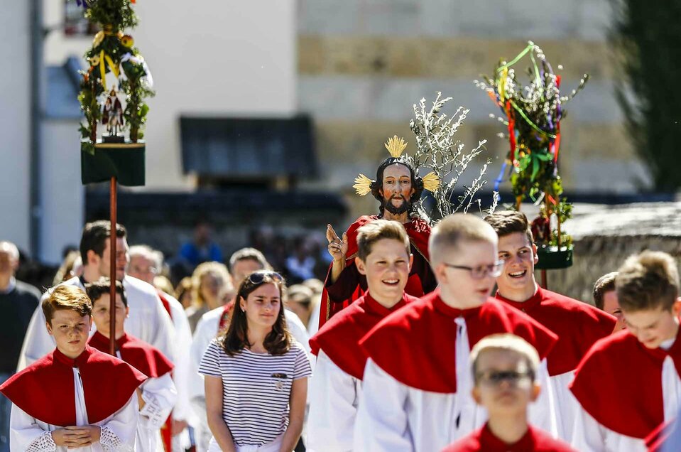 Palmprozession zu Ostern in Thaur
