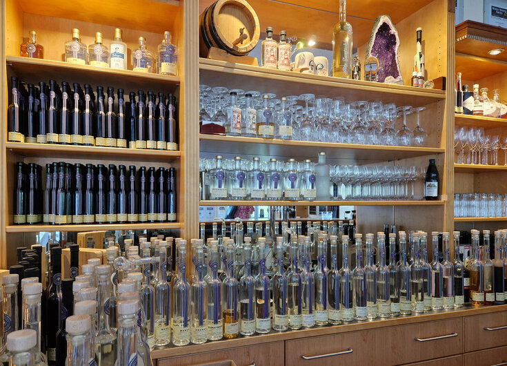 Auswahl an verschiedensten Likören und Schnäpsen