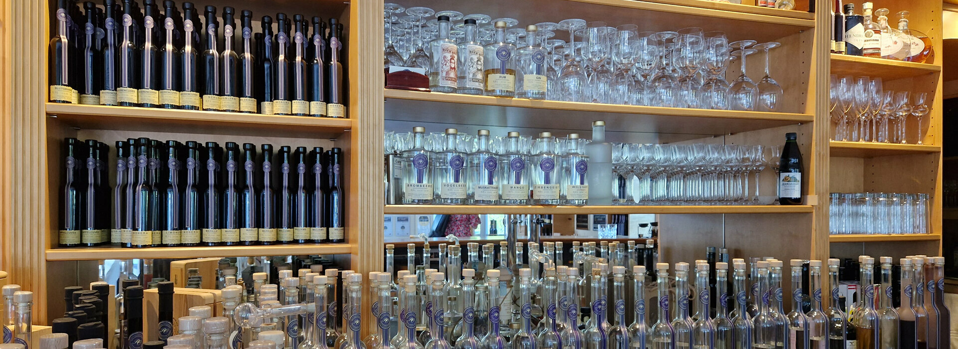 Auswahl an Likören und Schnäpsen Auswahl an verschiedensten Likören und Schnäpsen