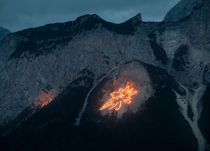 Bergfeuer Traditionelle Bergfeuer in Tirol