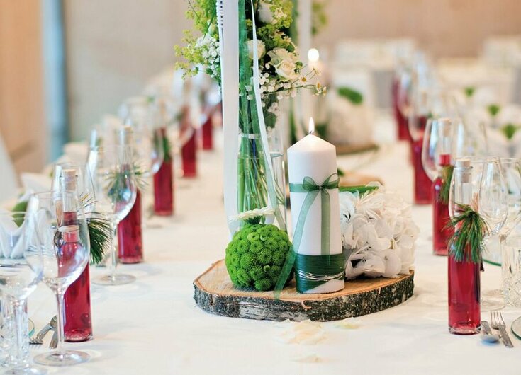 Hochzeit im Reschenhof Schön gedeckte Hochzeitstafel