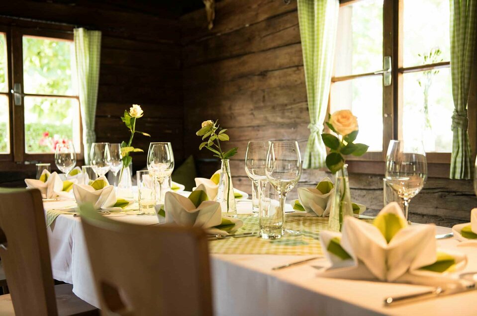 Gedeckte Tische in der Reschenalm