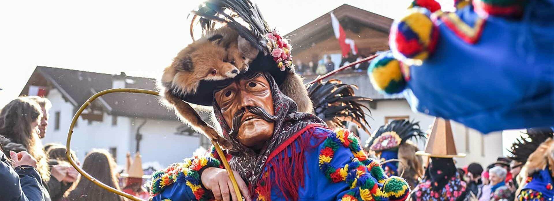 Brauchtum in der Region Hall-Wattens Tschaggler auf Fastnachtsumzug in der Region Hall-Wattens