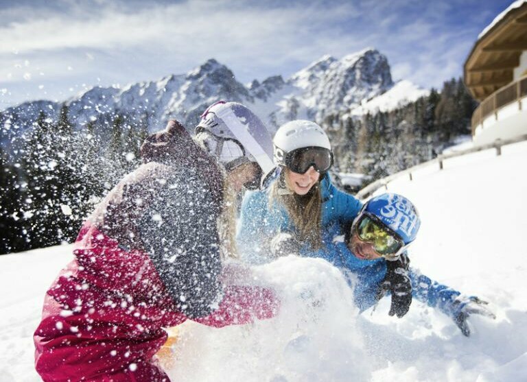 Schneeballschlacht auf der Piste