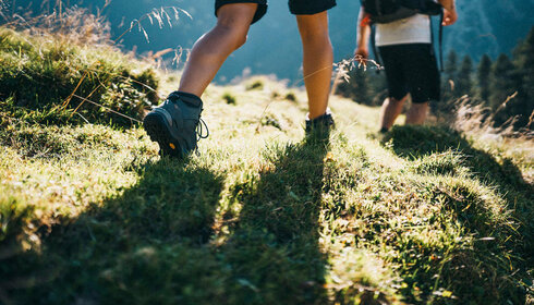 Active summer 2 Wanderer in der Tiroler Bergwelt