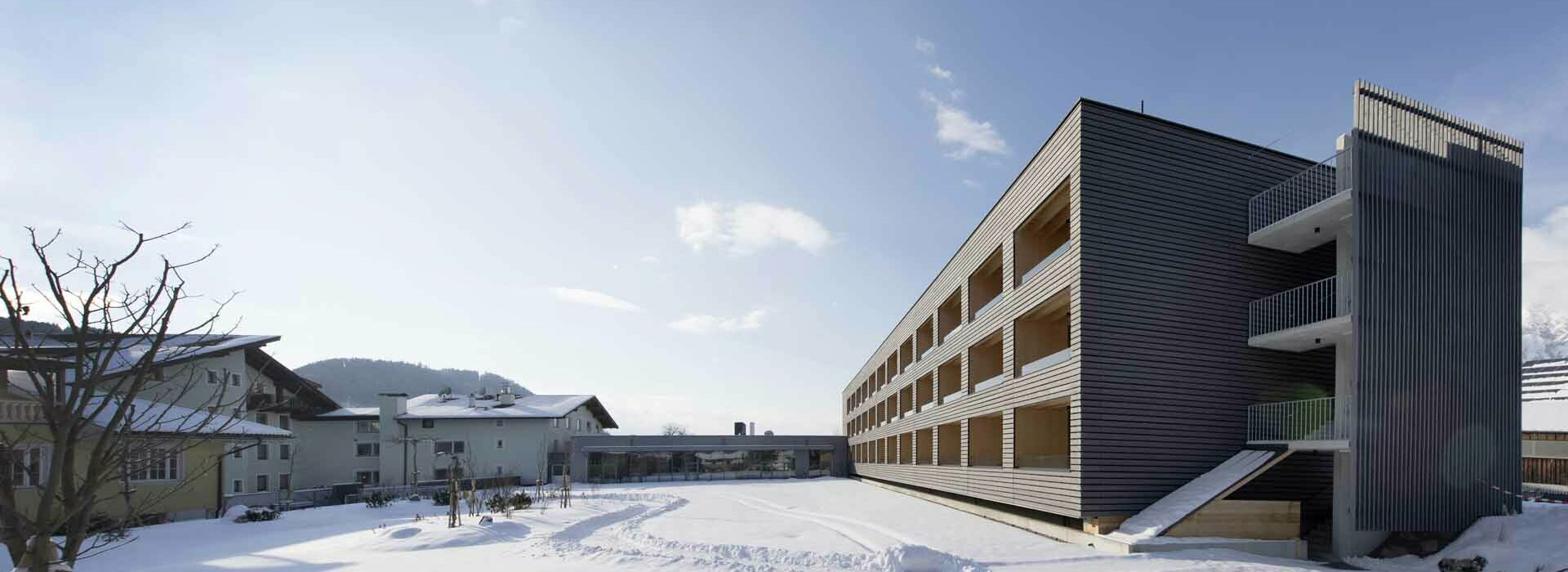 Außenansicht der Gartensuiten im Winter