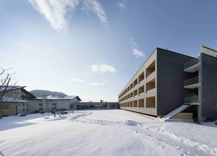 Außenansicht der Gartensuiten im Winter