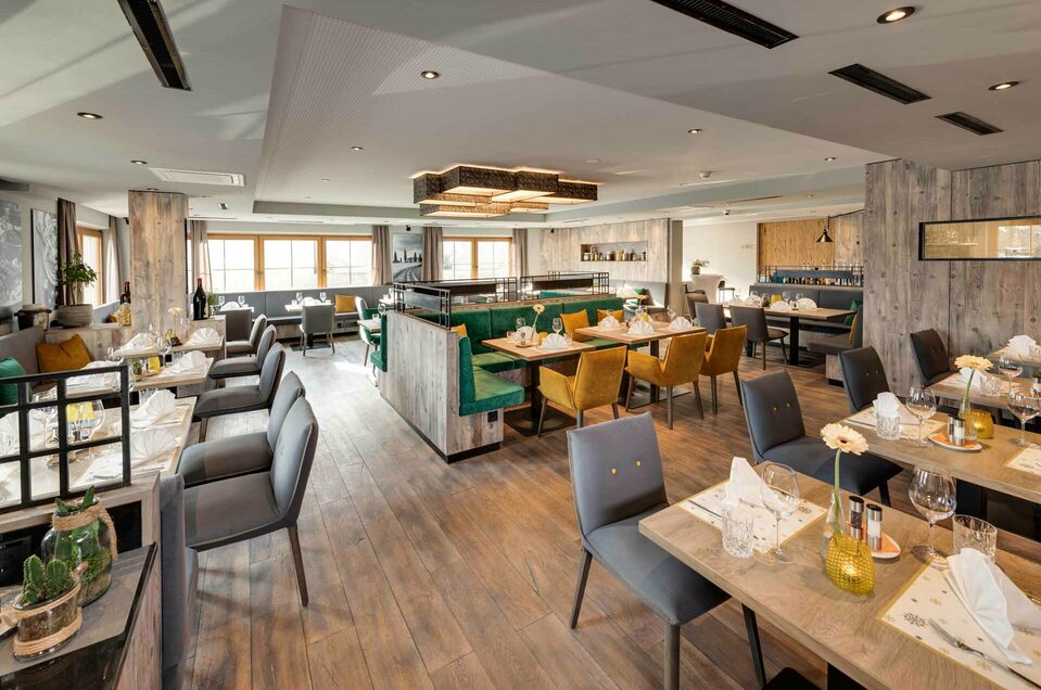 Pizzeria "Locanda" Gedeckte Tische in der Pizzeria im Reschenhof