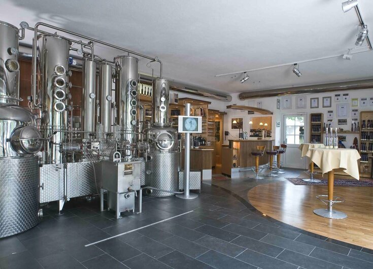 Die Schnapsbrennerei im Reschenhof Destillationsanlage in der Schnapsbrennerei beim Reschenhof